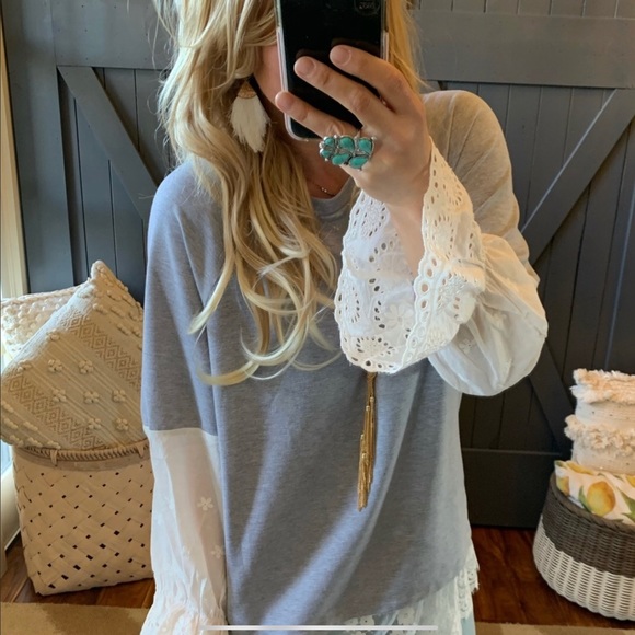 Tops - ❌5⭐️ rated⭐️Lg Slv Top Grey knit w/.  ivory emb Slv